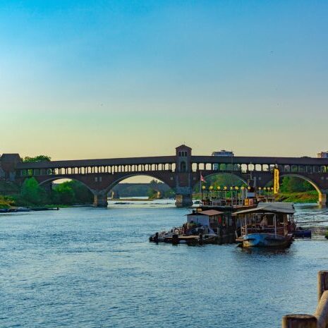 Panorama del Fiume Ticino vicino a Pavia lungo il percorso della Milano-Sanremo