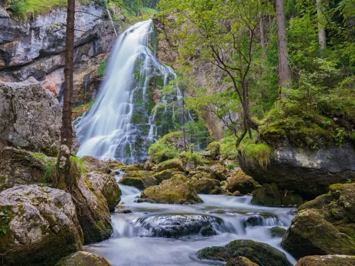 Cascate torrente Cascate con ruscello